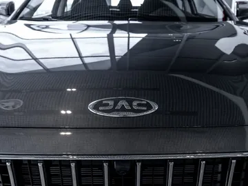 Купить Jac J7, I Темно-серый 1.5 CVT (136 л.с.) от 1594000 ₽. в Самаре