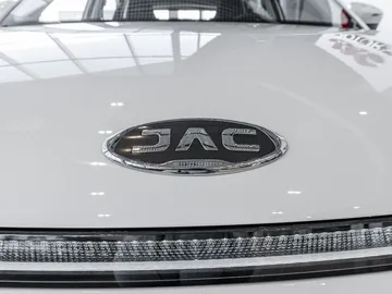 Купить Jac JS6 Белый 1.5 AMT (174 л.с.) от 2149000 ₽. в Самаре